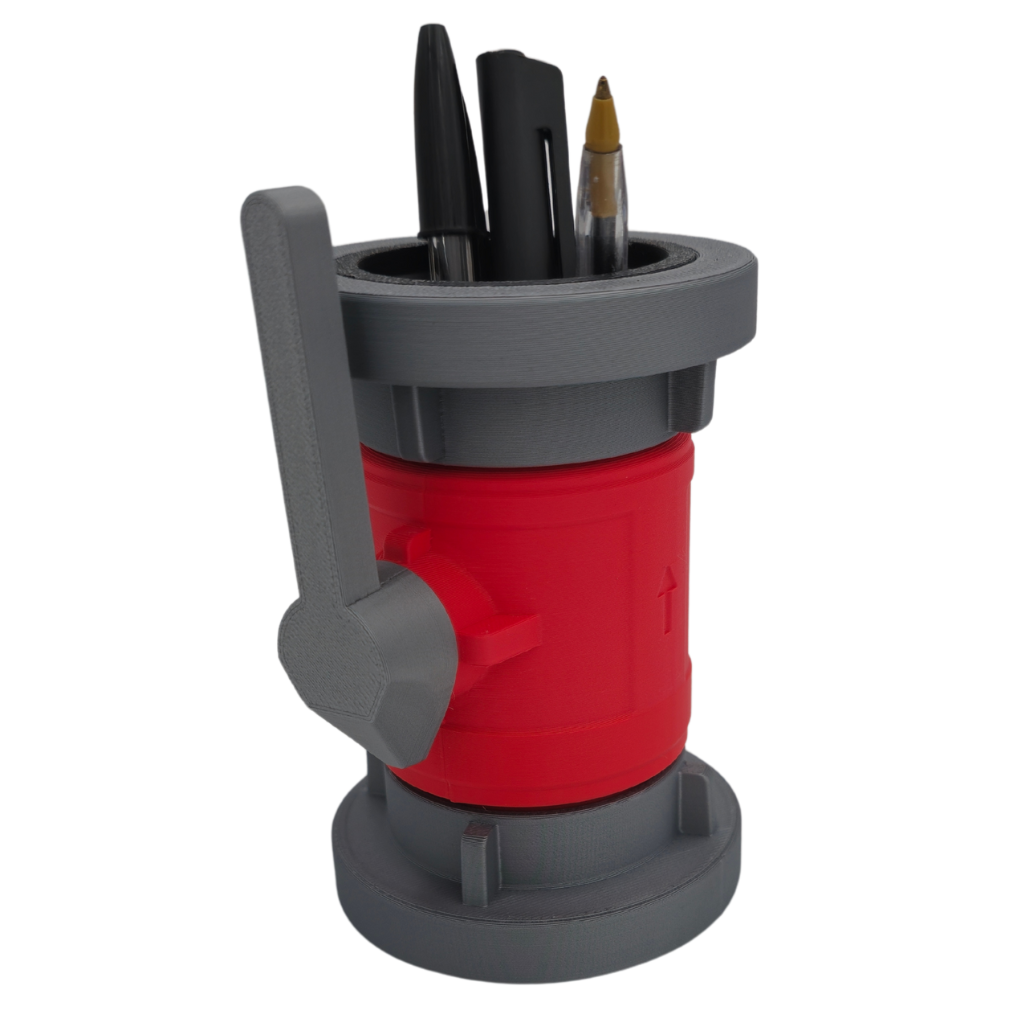3D-gedruckter Stiftehalter in Form eines Feuerwehr-Absperrorgans. Das Design ist in leuchtendem Rot gehalten und eignet sich perfekt als originelles Geschenk für Feuerwehrbegeisterte oder Einsatzkräfte.