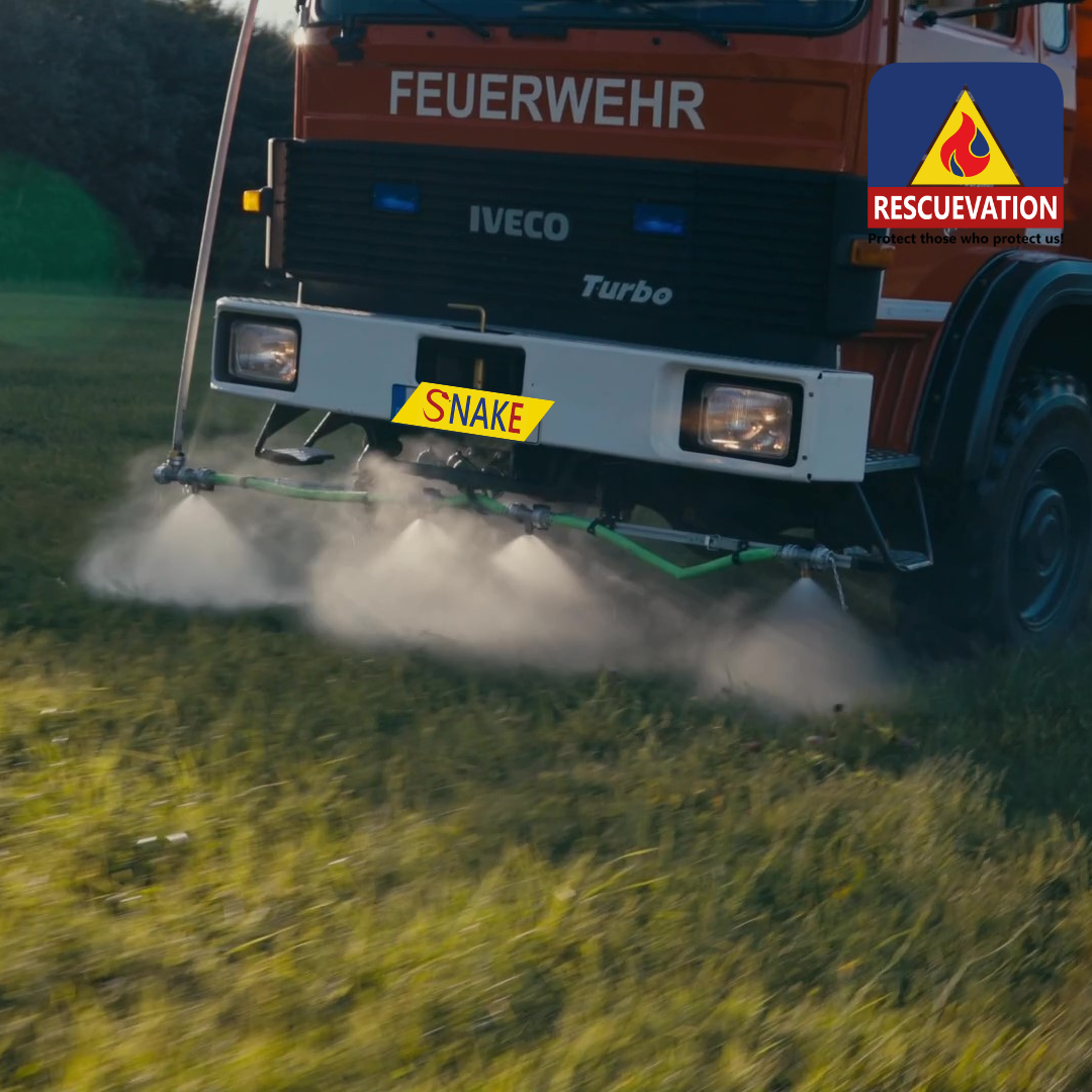 SnakE Nachrüstsprühbalken mit D-Schlauch für die Feuerwehr bei der Waldbrandbekämpfung im Pump and Roll Betrieb