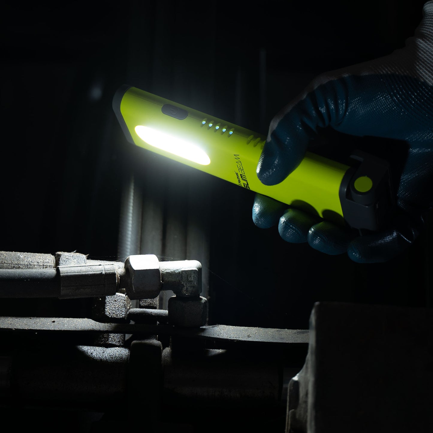 Mactronic Slim Beam PWL0101 – Schlanke Profi-Arbeitsleuchte mit Top Light, 800 lm, IP66 – Ansicht 12