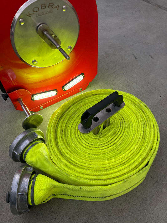 Mobile battery-powered hose reel for ABC fire hoses