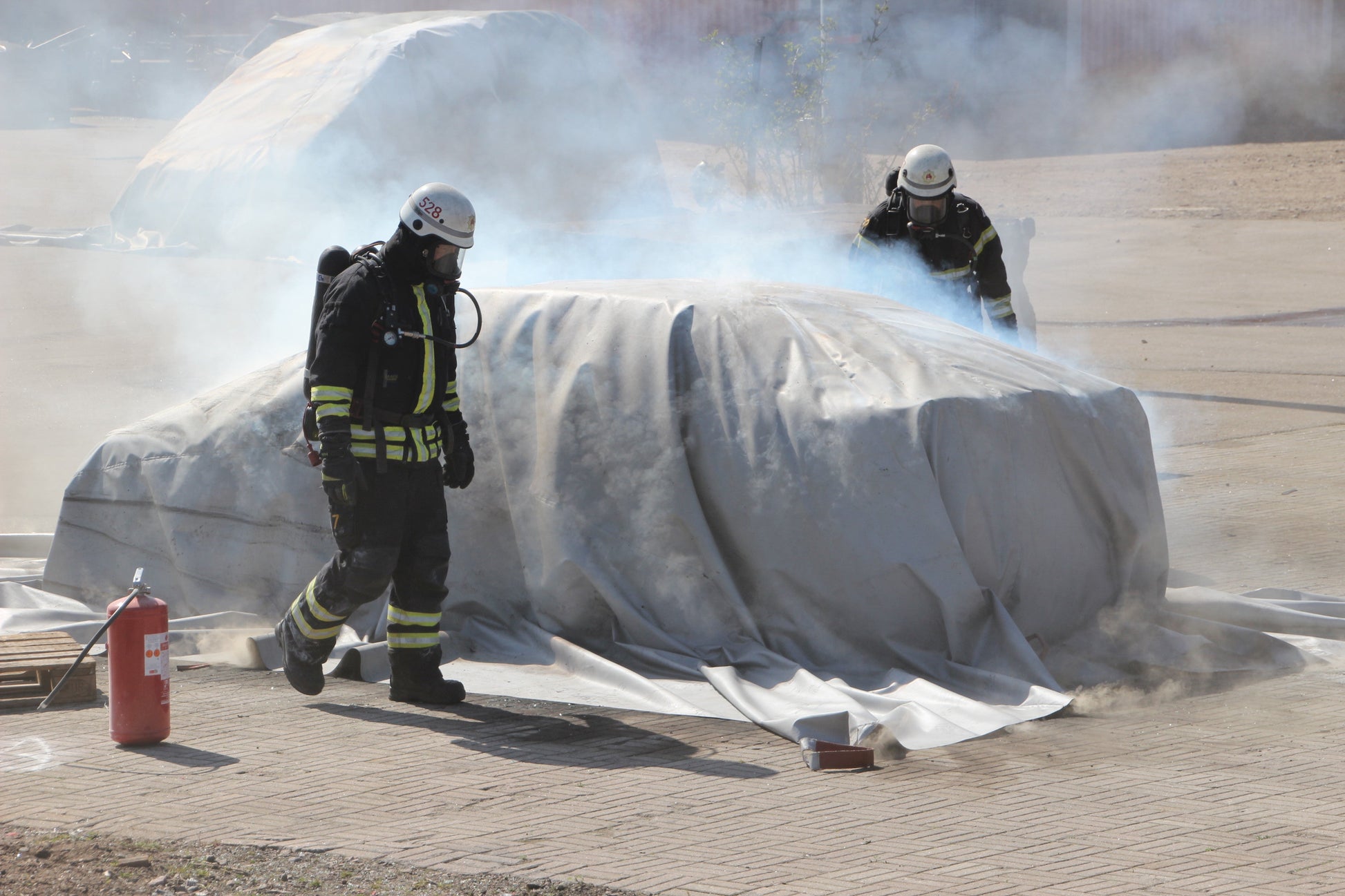 Vlitex PREMIUM Brandbegrenzungsdecke im Realeinsatz an Fahrzeugbrand