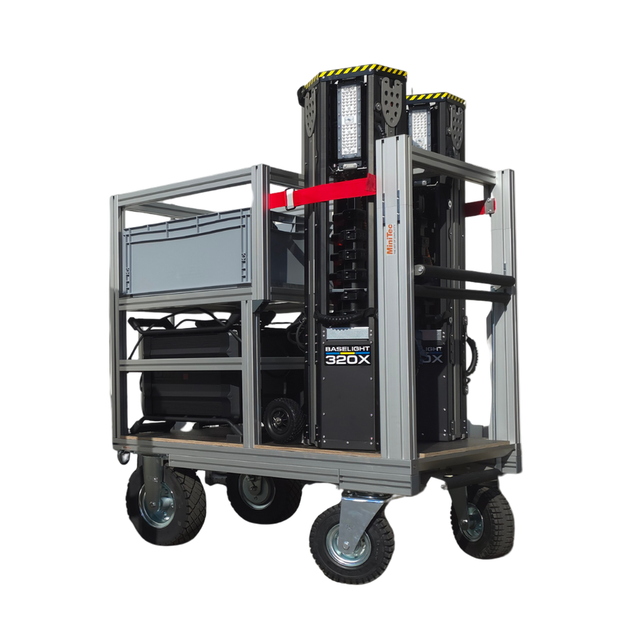 Rollcontainer Baselight Offroad von schräg vorn mit zwei Baselight-Masten und Akkuboxen