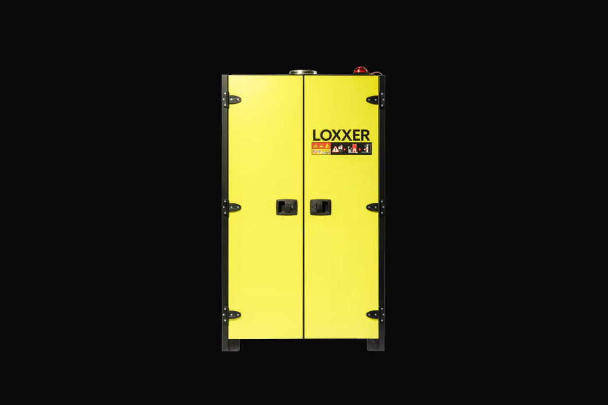 LOXXER LOXK2000 VDMA Schrank mit geöffneten Doppeltüren und Ladeleisten