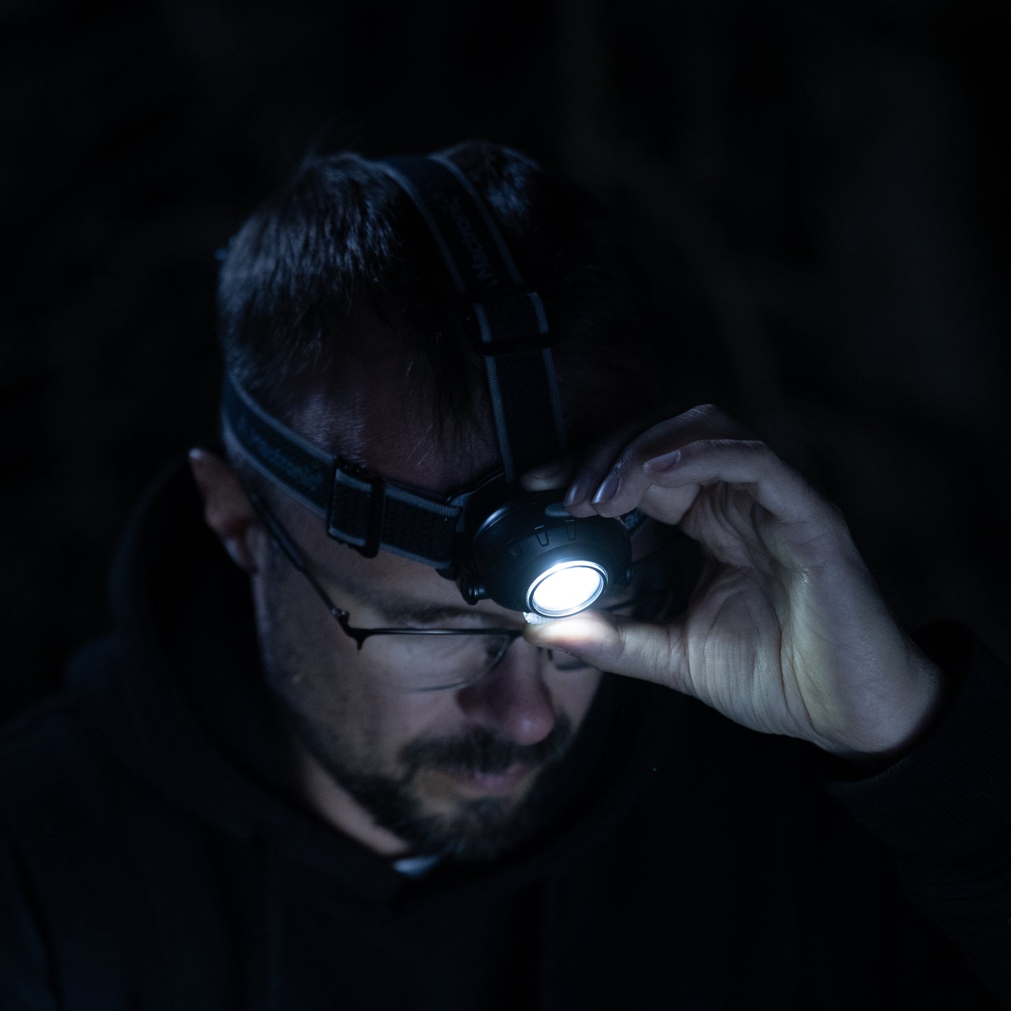 Mactronic Camo II AHL0115 Stirnlampe im Einsatz – Anwendungsbild Nr. 1 mit 490 lm, IP64