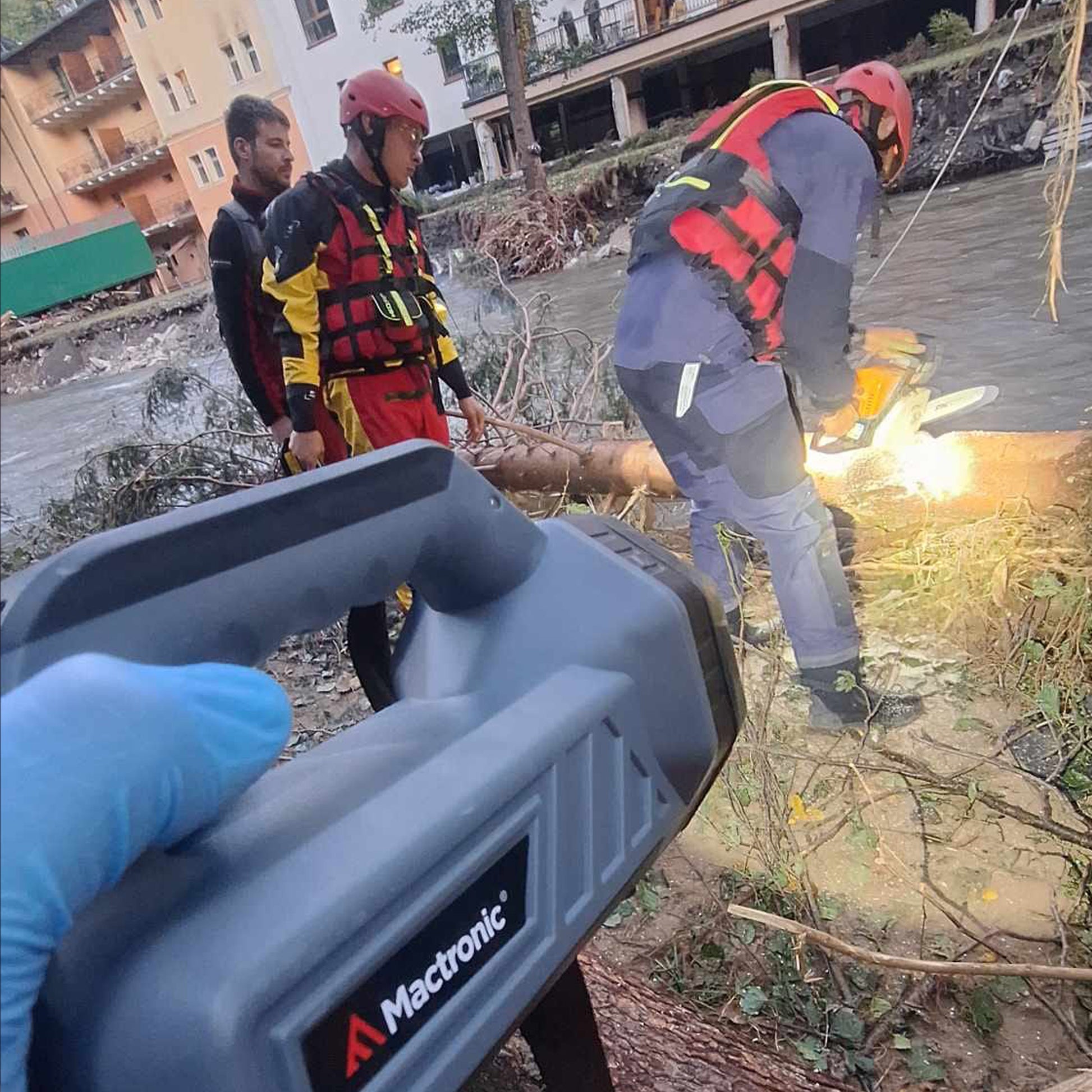 Mactronic Flagger MAX Suchscheinwerfer im Einsatz – Anwendungsbild Nr. 3 mit 1800 lm