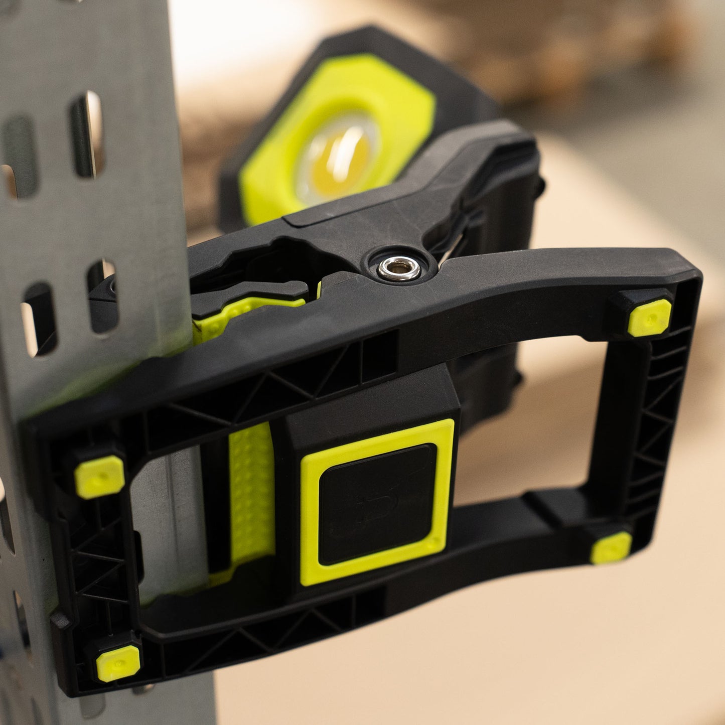 Mactronic Gator Grip PWL0112 – Arbeitsleuchte mit Klemme und Magnet, 1700 lm, IP65 – Ansicht 8