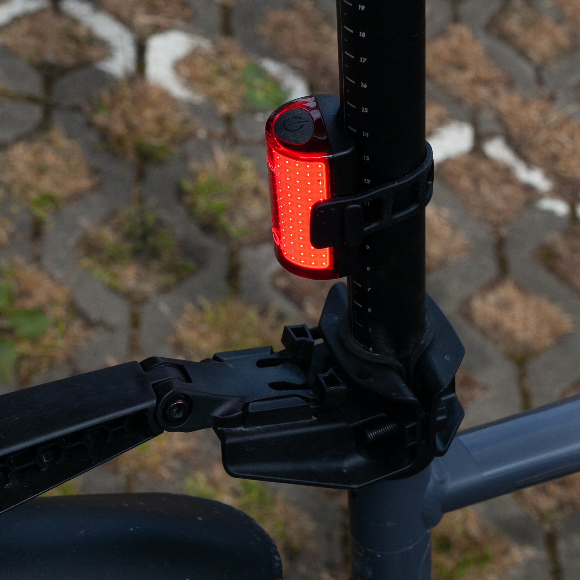 Mactronic Loop ABR0061 – Fahrrad-Rückleuchte mit COB-LED und 360°-Sichtbarkeit, 25 lm, IP44 – Ansicht 11