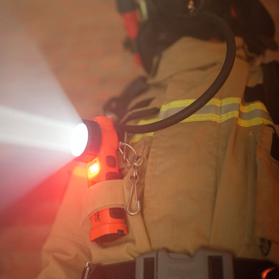 Mactronic M-FIRE GUARDIAN XR – ATEX-Winkelleuchte mit Rotlicht | 240 lm | IP67 | Zone 0 | Wiederaufladbar