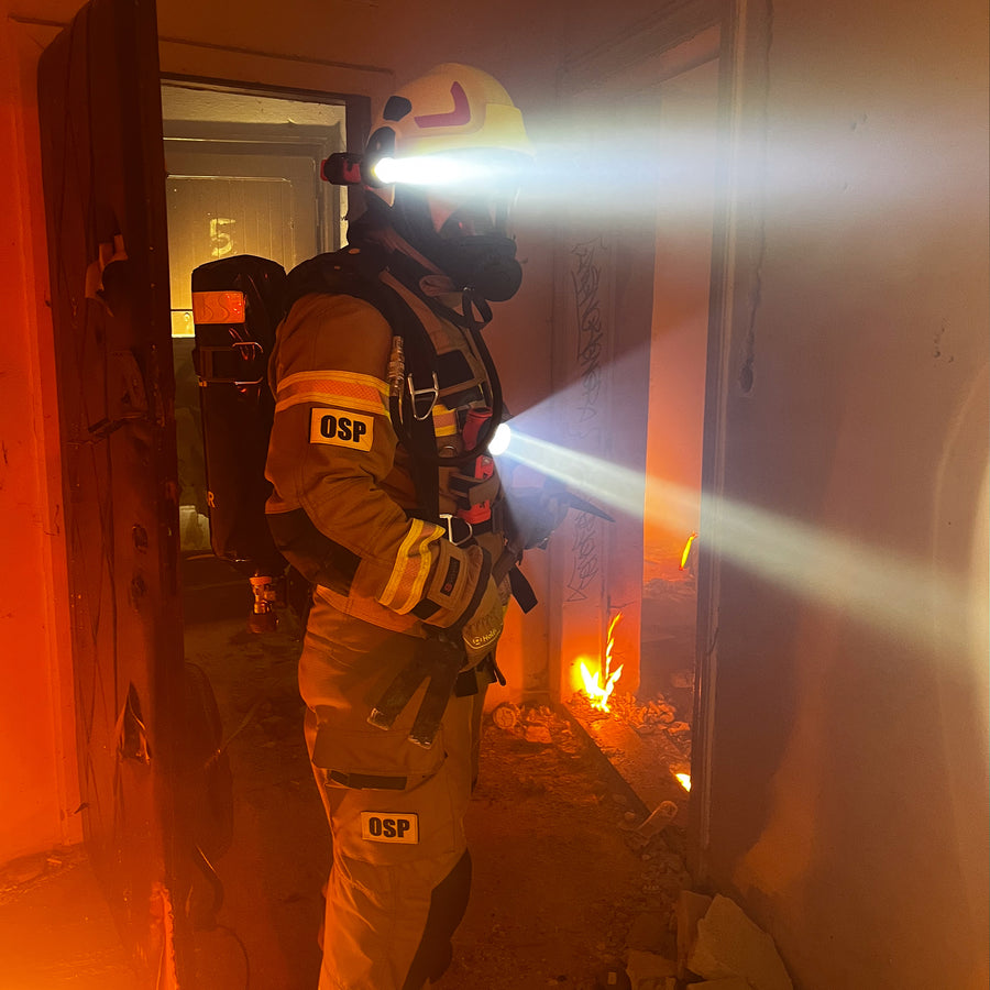 Mactronic M-FIRE GUARDIAN XR – ATEX-Winkelleuchte mit Rotlicht | 240 lm | IP67 | Zone 0 | Wiederaufladbar – Rückansicht