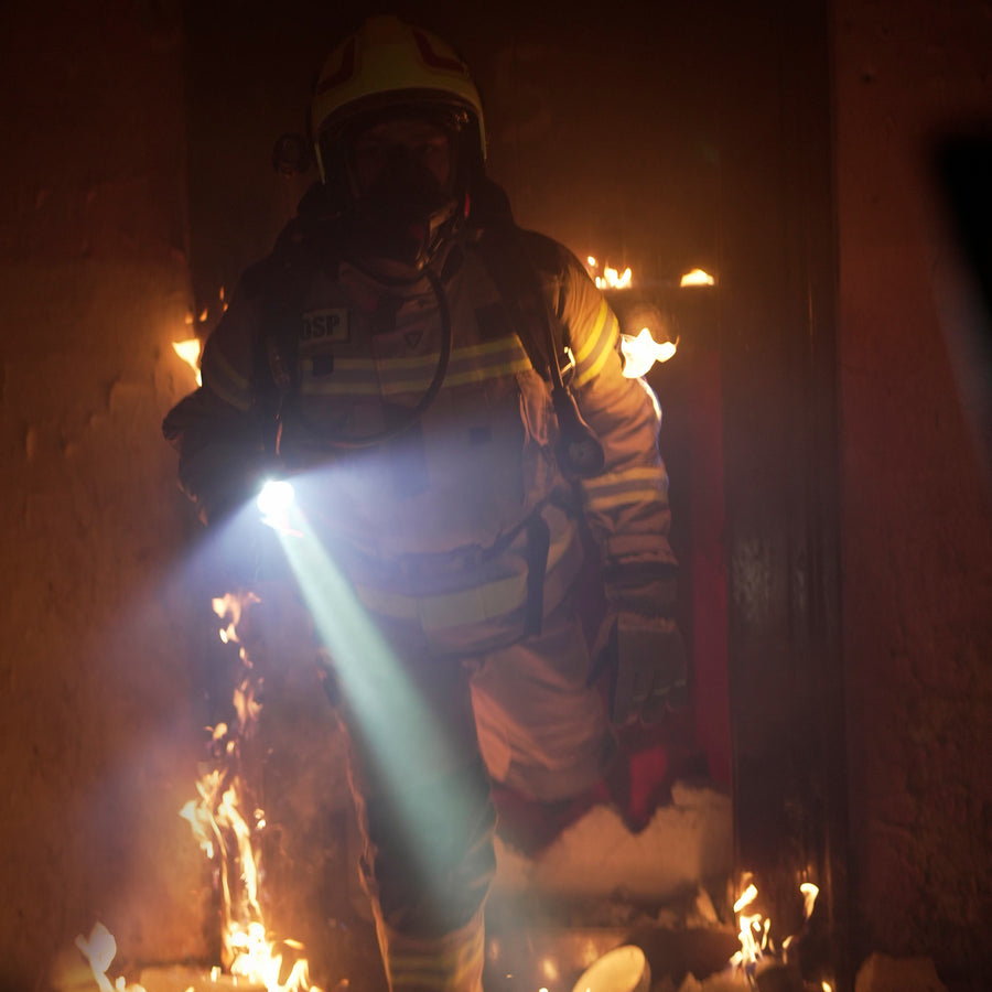 Mactronic M-FIRE GUARDIAN XR – ATEX-Winkelleuchte mit Rotlicht | 240 lm | IP67 | Zone 0 | Wiederaufladbar – Ansicht 5