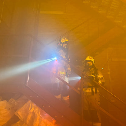 Mactronic M-FIRE GUARDIAN XR – ATEX-Winkelleuchte mit Rotlicht | 240 lm | IP67 | Zone 0 | Wiederaufladbar – Ansicht 7