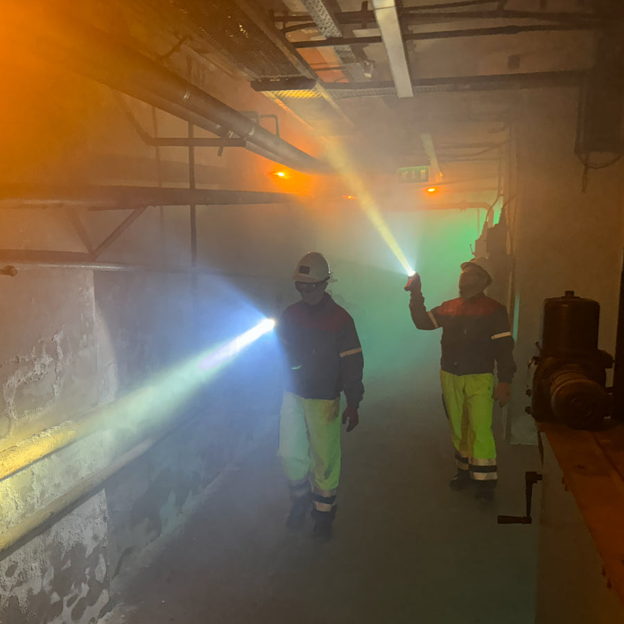 Mactronic M-FIRE GUARDIAN XW – ATEX-Winkelleuchte mit Weißlicht-Flutlicht | 240 lm | IP67 | Zone 0 | Wiederaufladbar