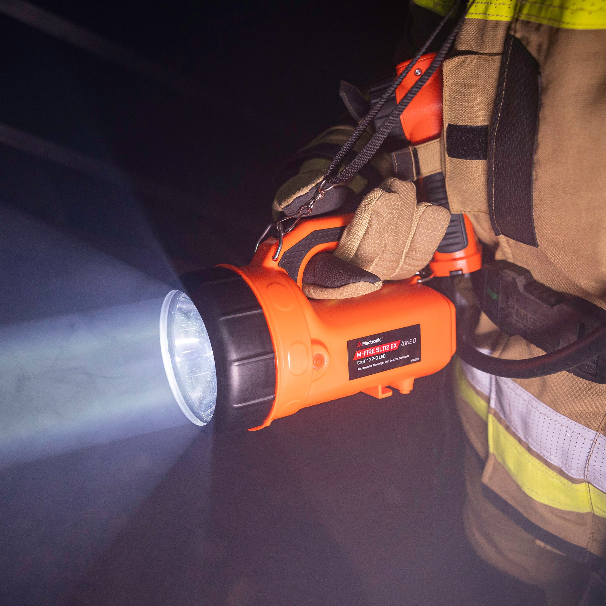 Mactronic M-FIRE SL112 Ex – ATEX-Suchscheinwerfer | 222 lm | 432 m | IP54 | Zone 0 – Seitenansicht